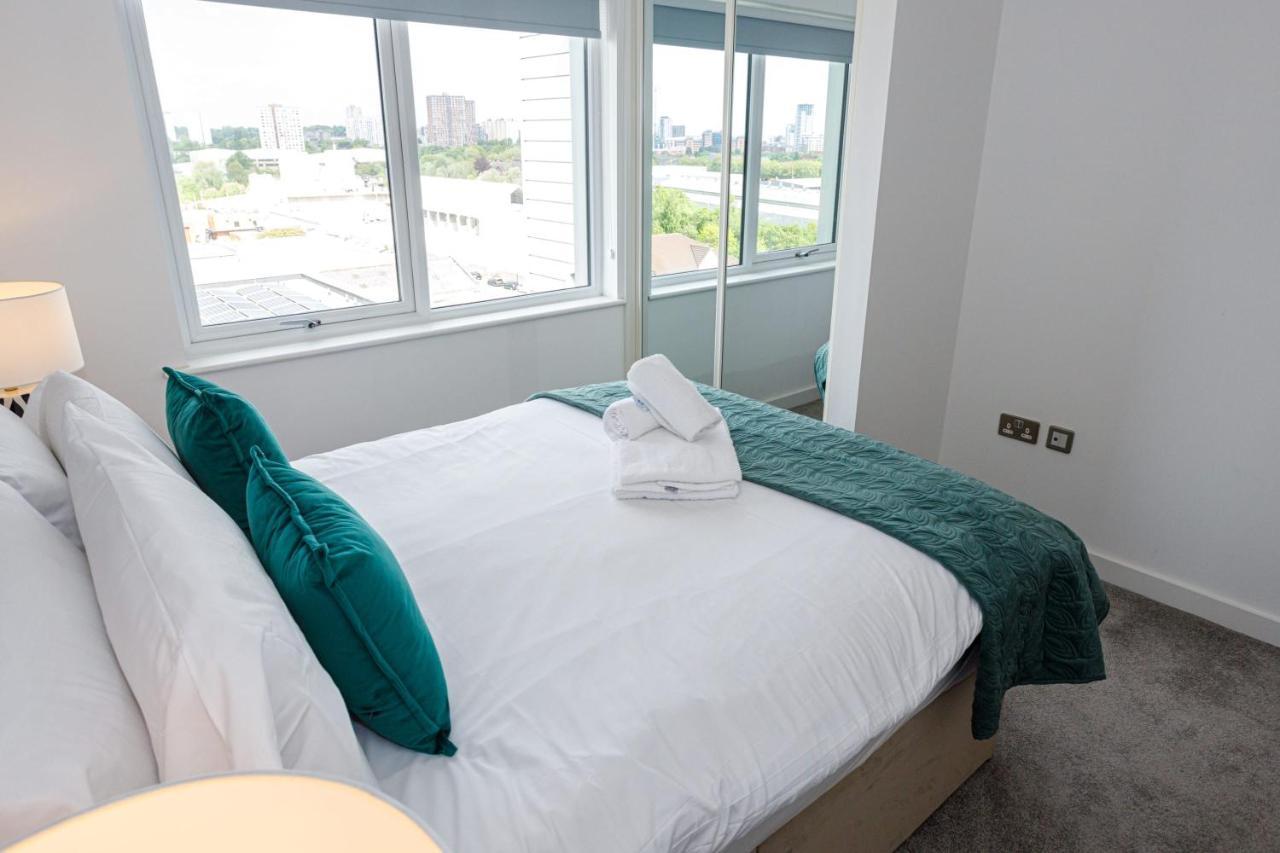 Contemporary 2 Bedroom Duplex In Salford Манчестър Екстериор снимка