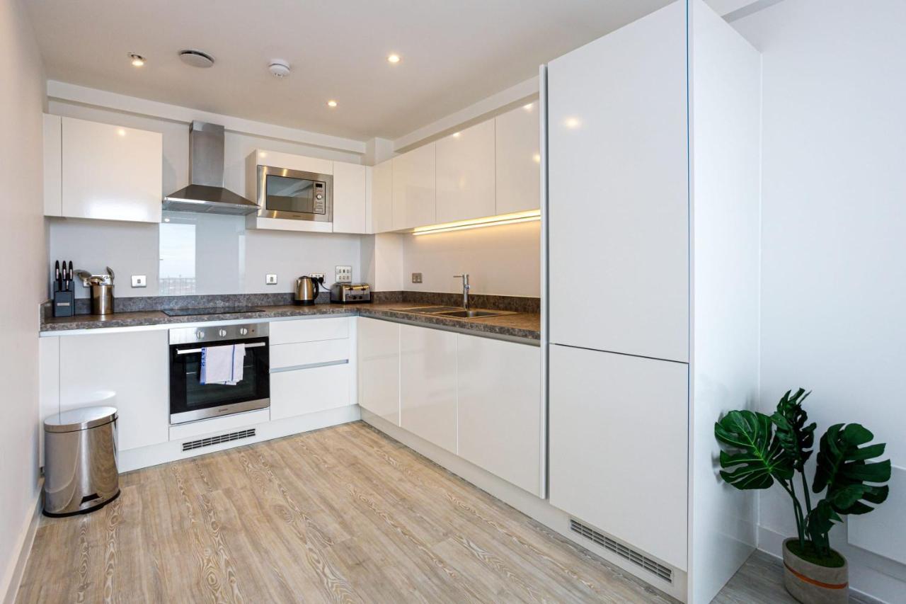 Contemporary 2 Bedroom Duplex In Salford Манчестър Екстериор снимка