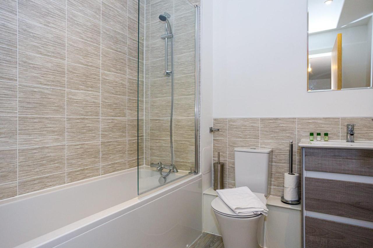 Contemporary 2 Bedroom Duplex In Salford Манчестър Екстериор снимка