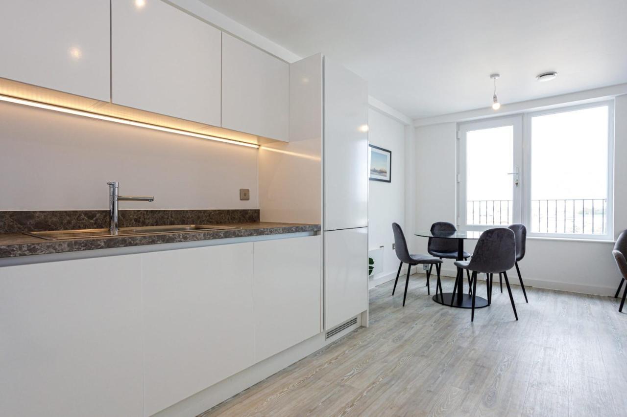 Contemporary 2 Bedroom Duplex In Salford Манчестър Екстериор снимка