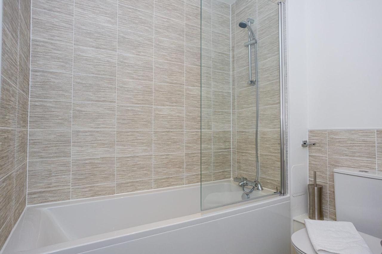 Contemporary 2 Bedroom Duplex In Salford Манчестър Екстериор снимка