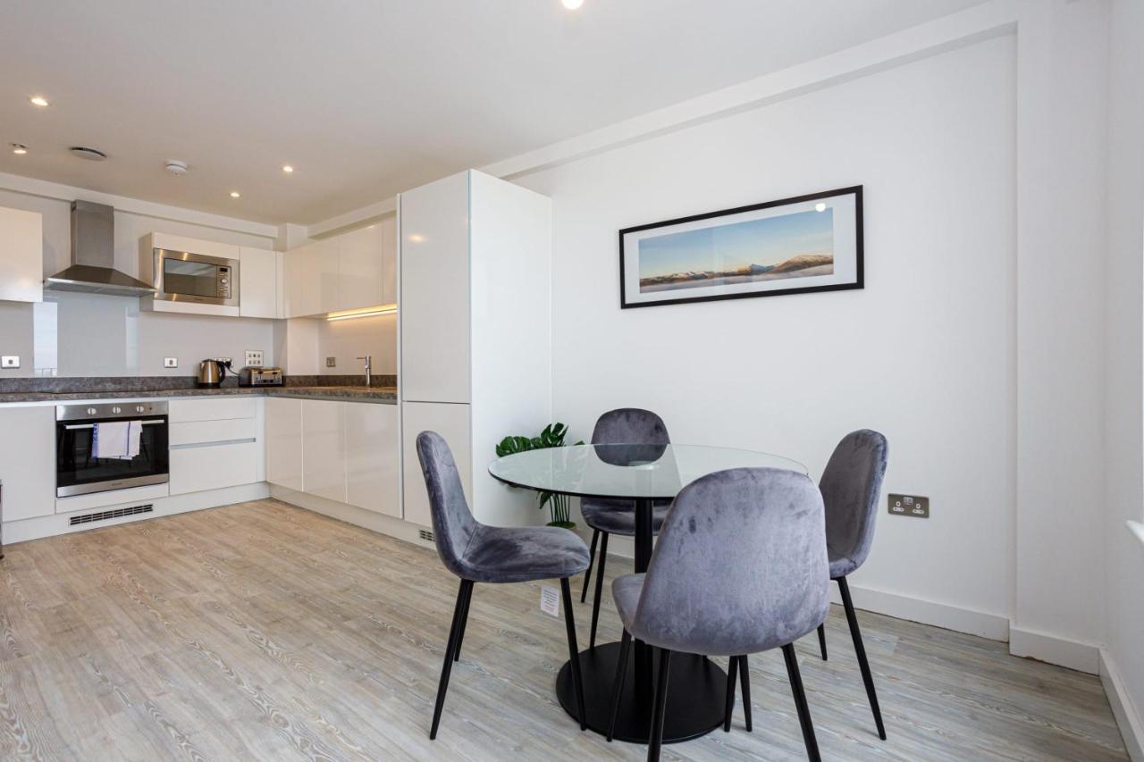 Contemporary 2 Bedroom Duplex In Salford Манчестър Екстериор снимка